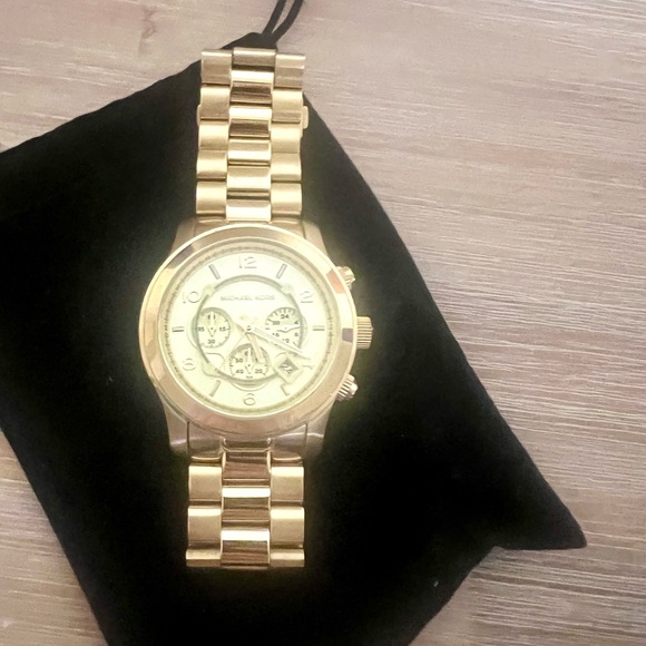 Michael Kors Women's Unisex Gold Runway
Stainless Steel Watch - Picture 3 of 4